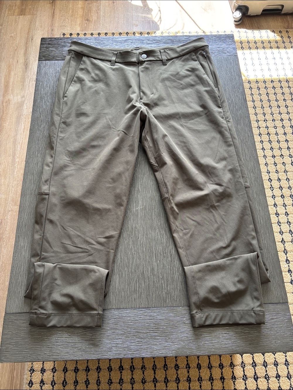 Vuori Meta™ Pant Athletic Olive Green Classic Fit Size 34 EUC